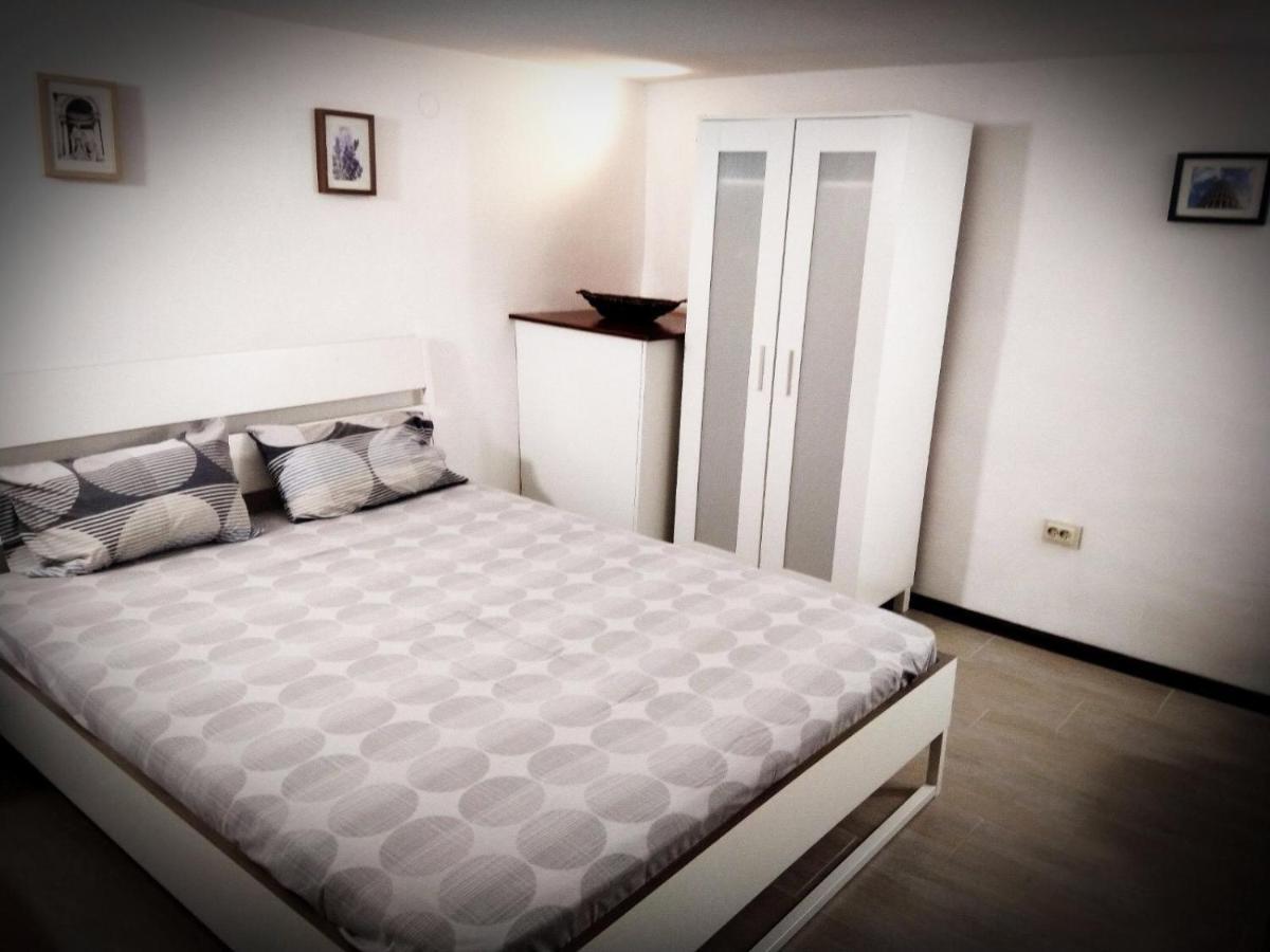 Отель Sofia Family House - Free Parking Экстерьер фото