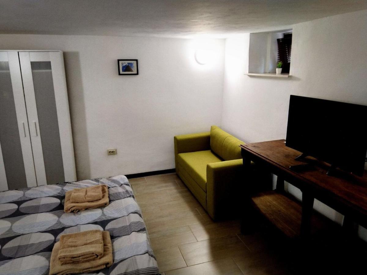Отель Sofia Family House - Free Parking Экстерьер фото